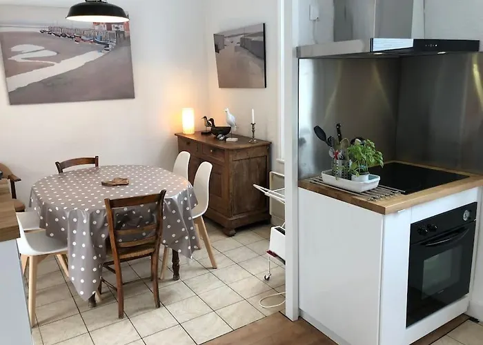 Maison Plage A 50M, Centre Ville Avec Sa Cabine De Plage